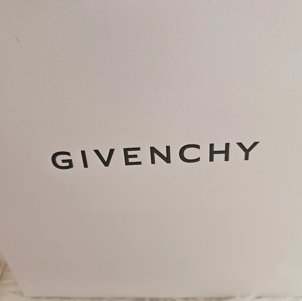 Givenchy bundle: Paper bag, box, bottles and 💄💋 - Picture 8 of 13
